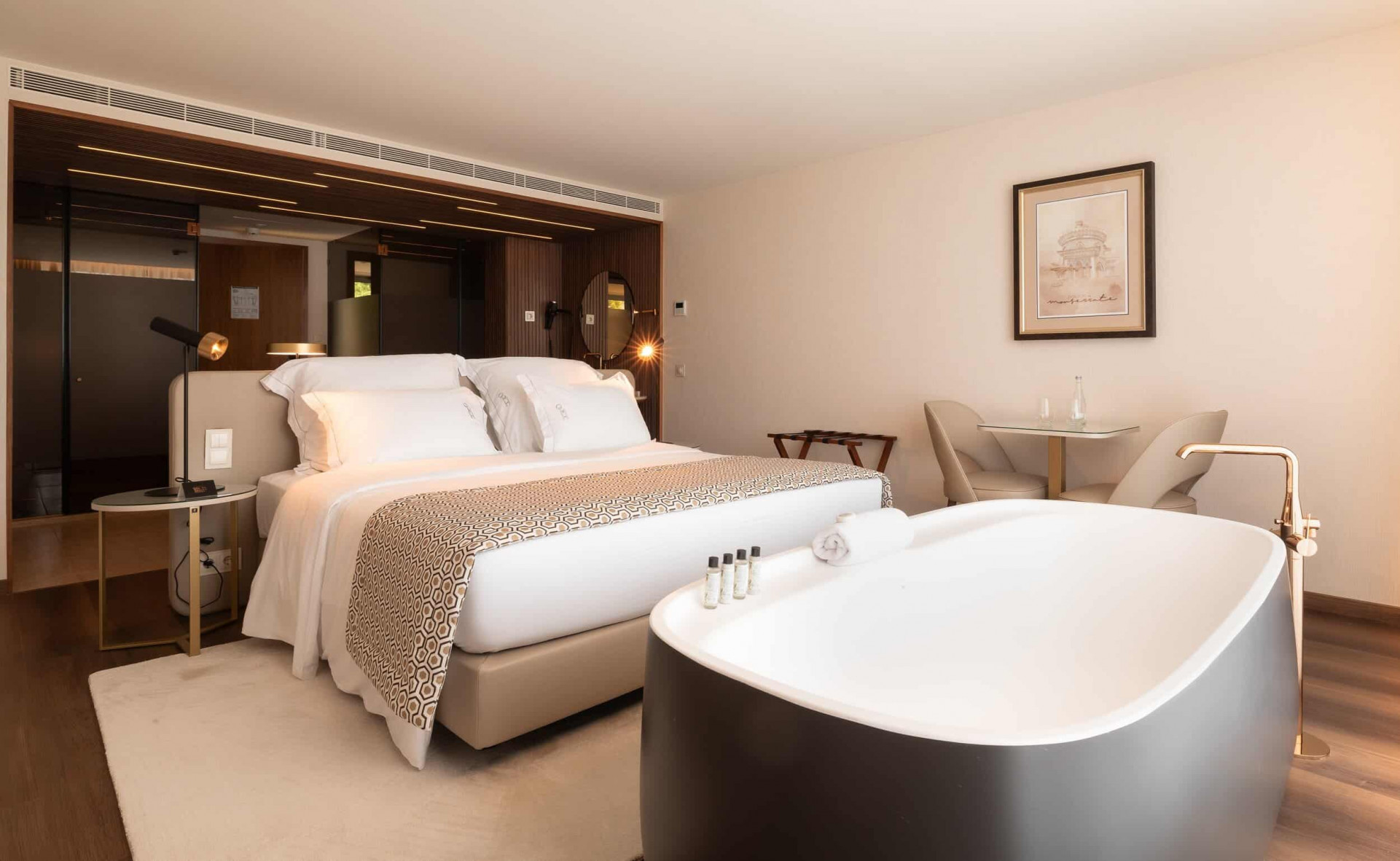 Habitación con bañera en Quinta da Maquia Hotel en Sintra, Portugal. 